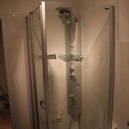 Mit 4 Schlafzimmer Fuer 2 Bis 9 Gaeste----apartment With 4 Bedrooms For 2 To 9 Guests * Norimberk