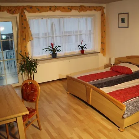 Mit 4 Schlafzimmer Fuer 2 Bis 9 Gaeste----apartment With 4 Bedrooms For 2 To 9 Guests Apartmán Norimberk