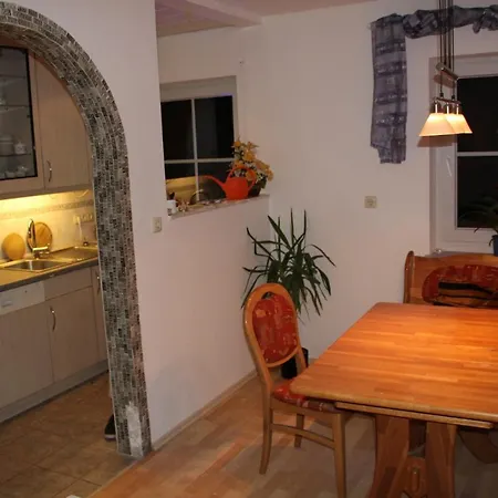 Apartmán Mit 4 Schlafzimmer Fuer 2 Bis 9 Gaeste----apartment With 4 Bedrooms For 2 To 9 Guests Norimberk