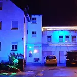 Mit 4 Schlafzimmer Fuer 2 Bis 9 Gaeste----apartment With 4 Bedrooms For 2 To 9 Guests