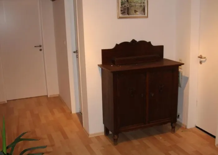 Lejlighed Mit 4 Schlafzimmer Fuer 2 Bis 9 Gaeste----apartment With 4 Bedrooms For 2 To 9 Guests Nürnberg
